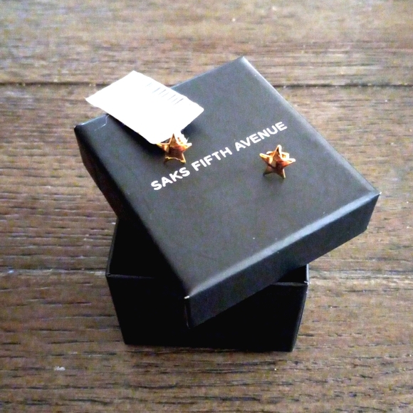 Saks Fifth Avenue Jewelry - NWT 14KT SOLID GOLD STAR SAKS 5TH AVENUE EARRINGS